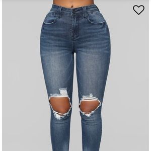 FASHION NOVA SKINNY JEANS